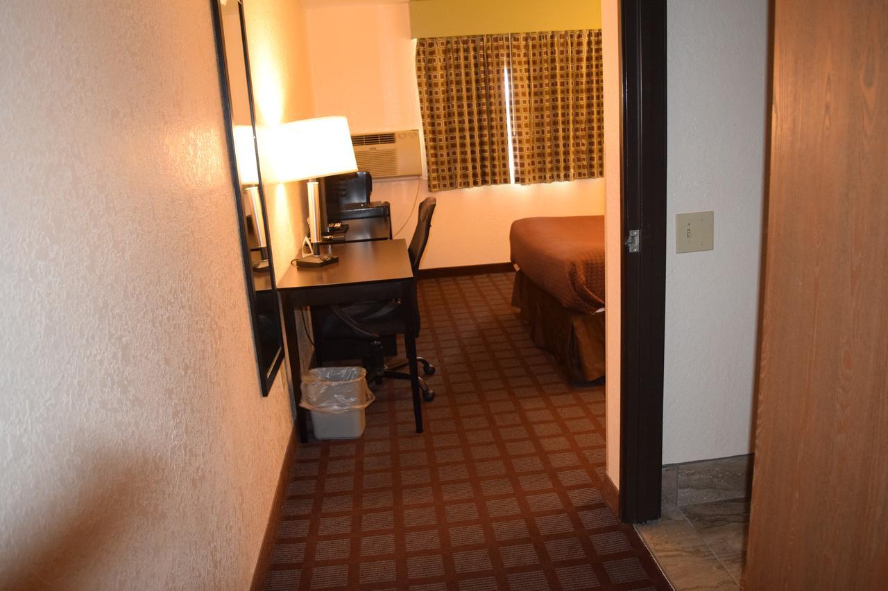 Super 8 By Wyndham Saginaw Motel Eksteriør billede
