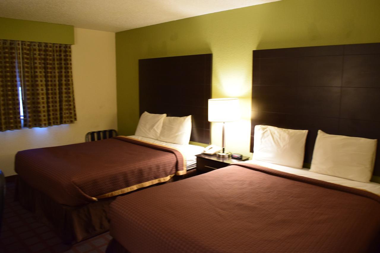 Super 8 By Wyndham Saginaw Motel Eksteriør billede