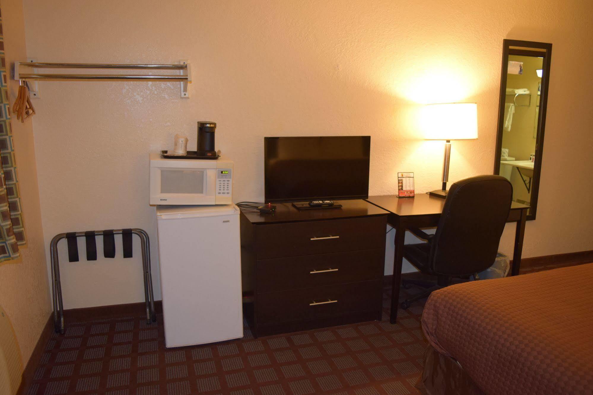Super 8 By Wyndham Saginaw Motel Eksteriør billede